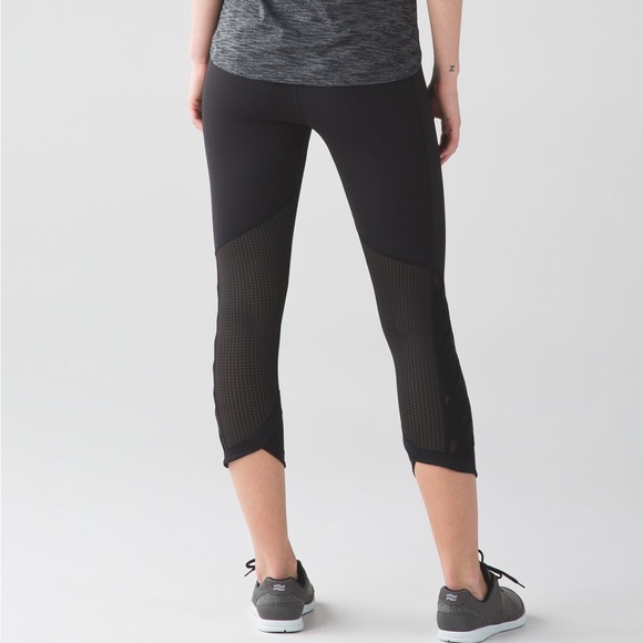 Lululemon VarCity Crop Luxtreme Black Leggings Size 6 - Picture 6 of 13